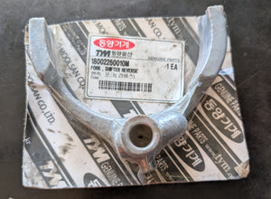 18002260010M - FORK SHIFTER REVERSE image 0