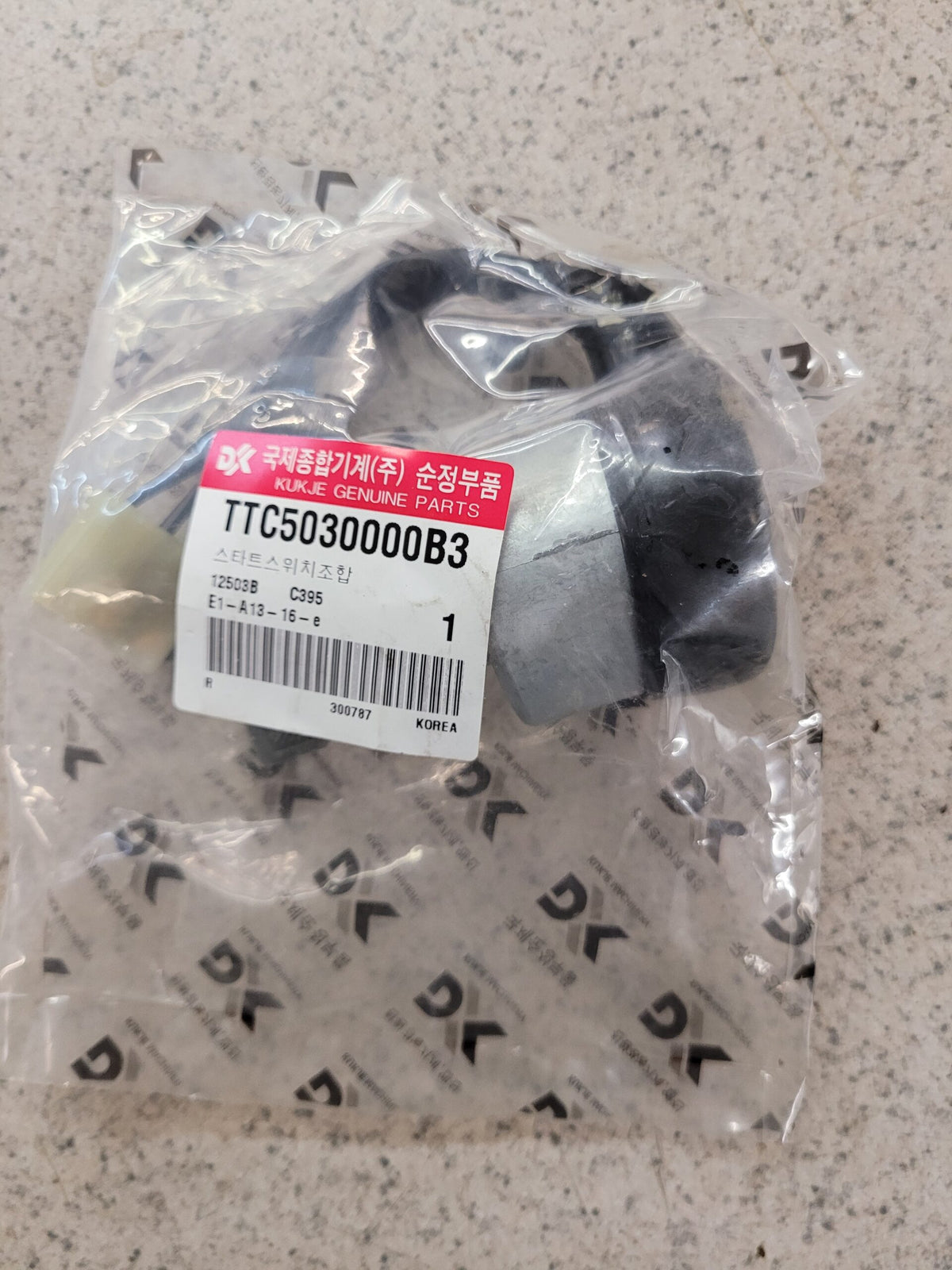 TTC5030000C3 - KEY SWITCH ASS'Y (WITHOUT CAP) image 0