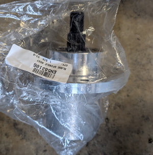 583106 - BLADE SPINDLE ASSY image 0