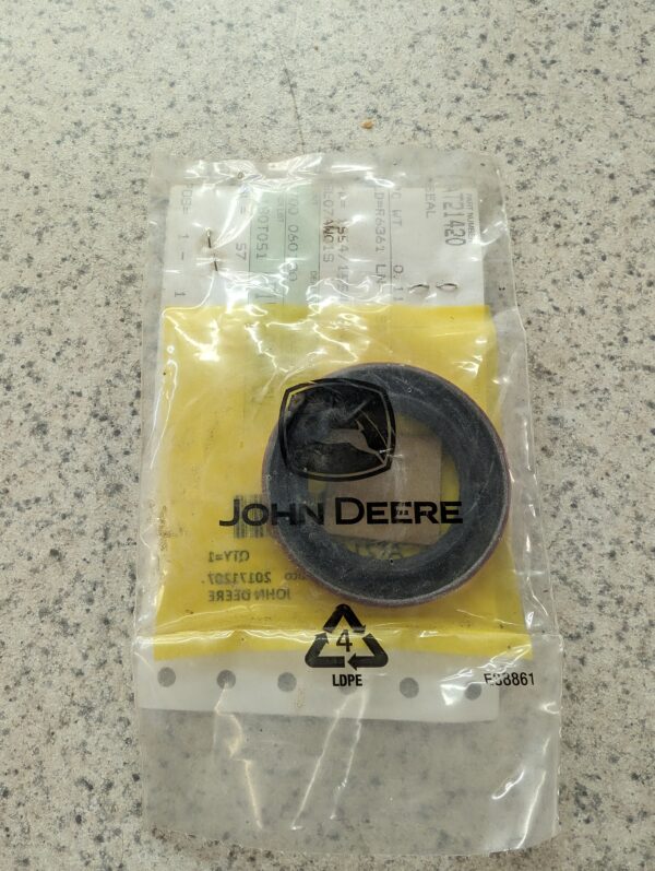 JOHN DEERE OIL SEAL